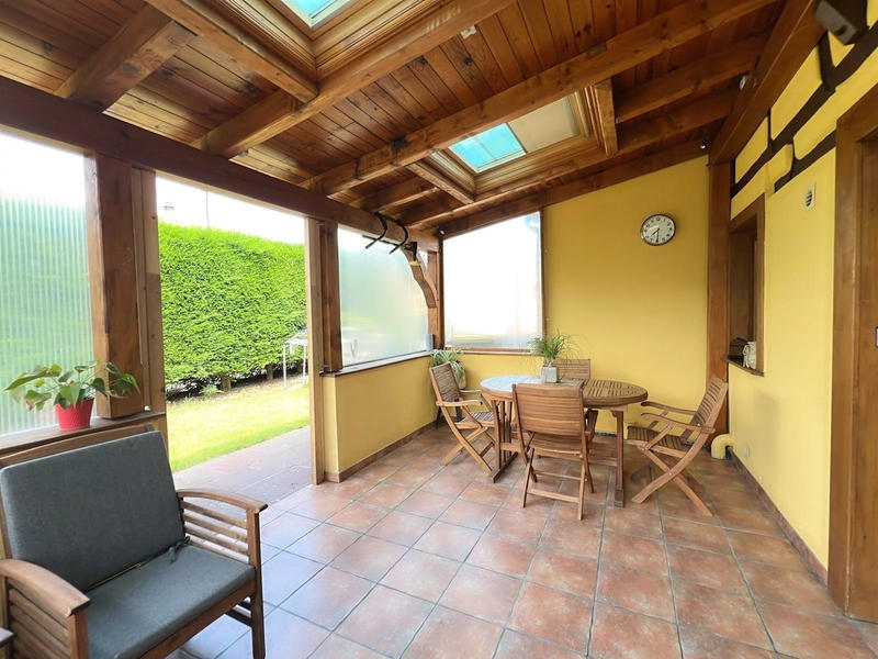 Maison - 240 m² - 9 pièces