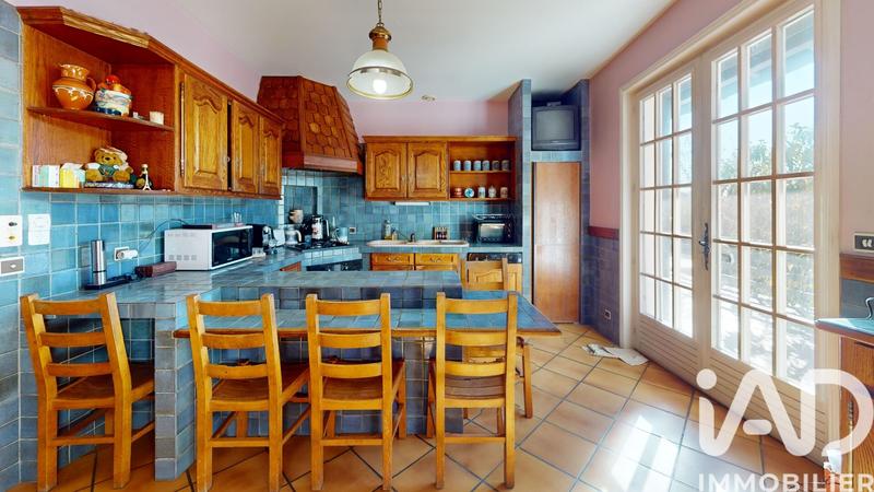 Maison - 245 m² - 8 pièces