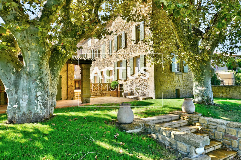 Maison - 220 m² - 7 pièces