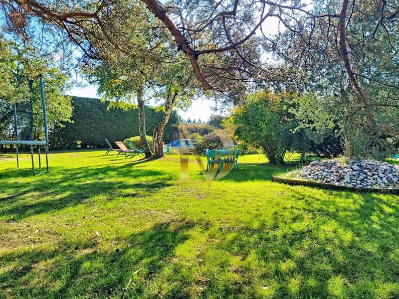 Propriété - 402 m² - 16 pièces