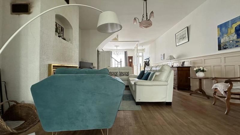 Propriété - 190 m² - 7 pièces