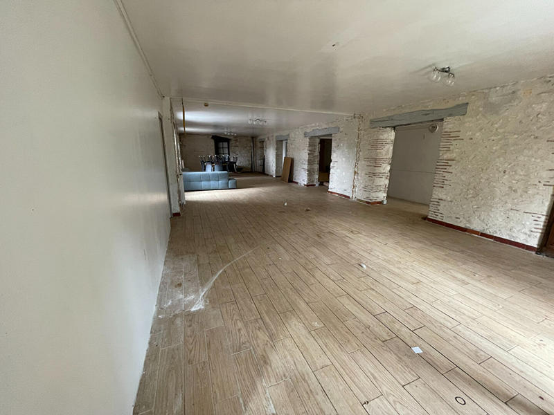 Demeure - 1 187 m² - 10 pièces