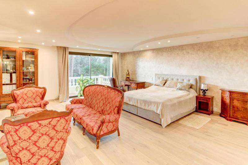 Propriété - 659 m² - 8 pièces