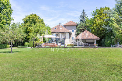 Maison - 320 m² - 8 pièces