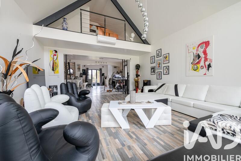 Maison - 210 m² - 9 pièces