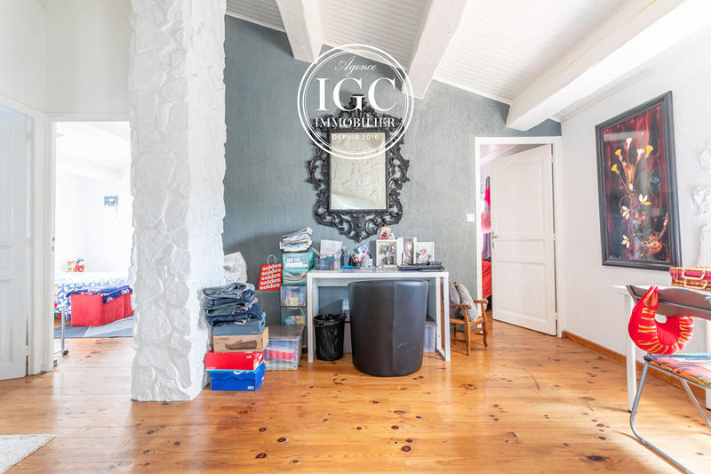 Maison - 230 m² - 6 pièces