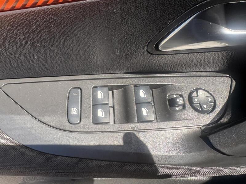 Peugeot 2008 E-2008 136cv Active Business Soh 90%