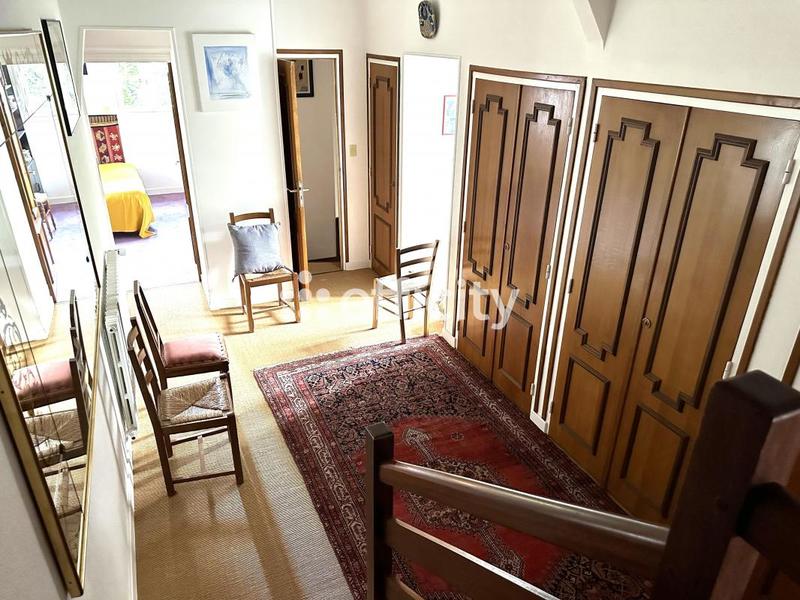 Maison - 200 m² - 7 pièces