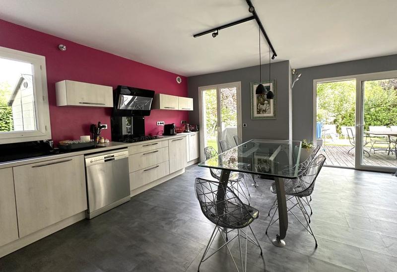 Maison - 203 m² - 6 pièces