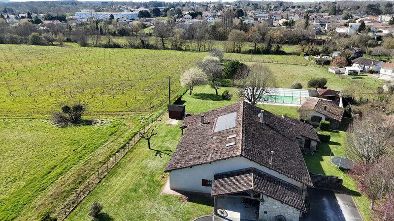 Maison - 258 m² - 9 pièces