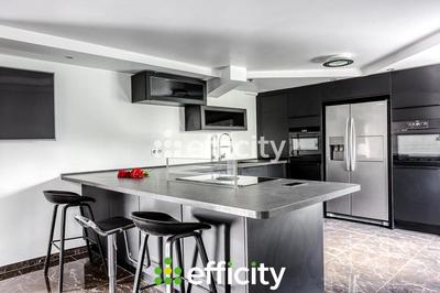 Maison - 165 m² - 8 pièces