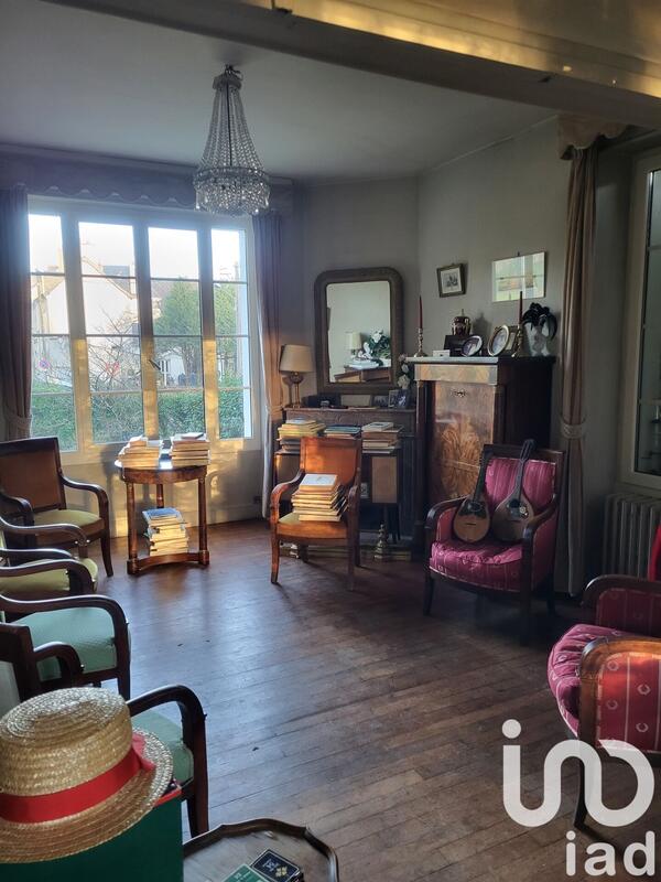 Maison - 230 m² - 9 pièces