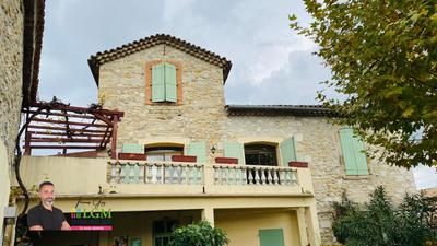 Maison - 137 m² - 8 pièces