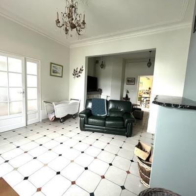 Maison - 218 m² - 10 pièces