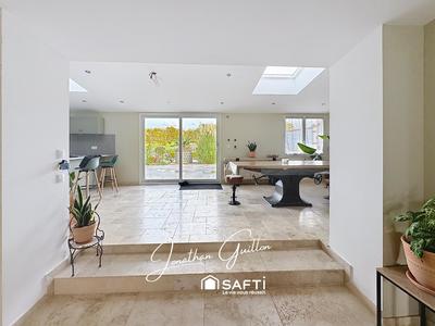 Maison - 255 m² - 8 pièces