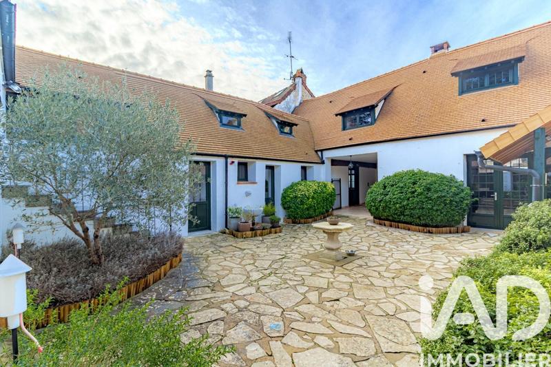 Maison - 233 m² - 7 pièces