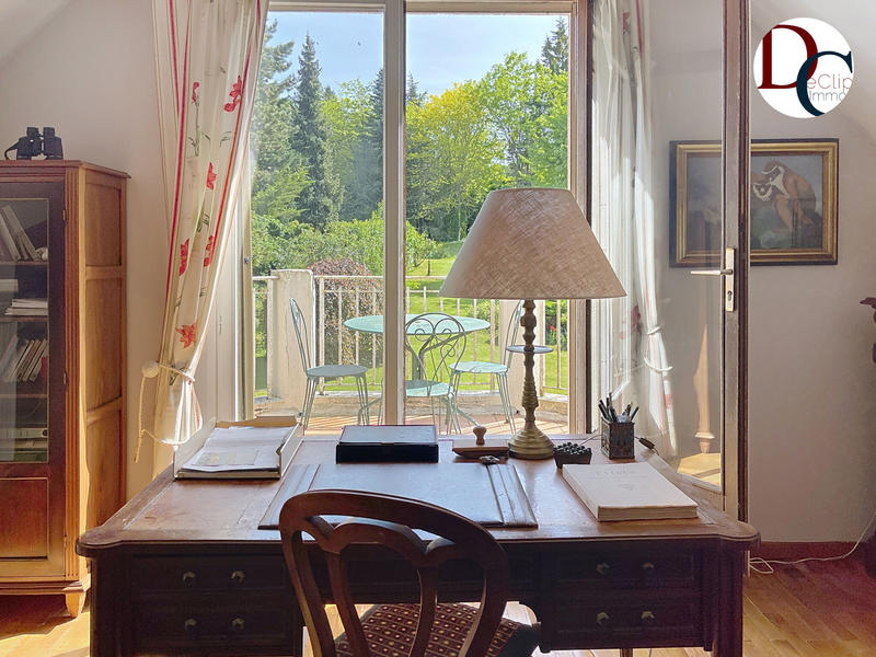 Maison - 335 m² - 9 pièces