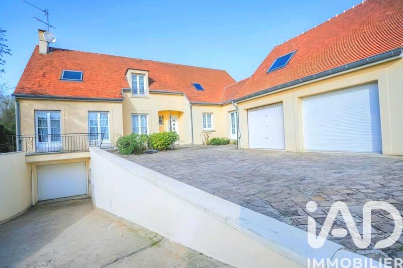 Maison - 240 m² - 10 pièces