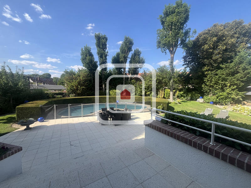 Maison - 267 m² - 8 pièces