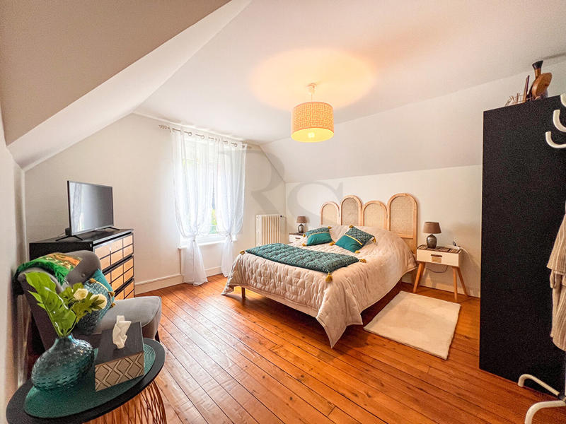 Maison - 215 m² - 8 pièces