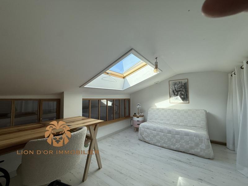 Loft - 76 m² - 3 pièces
