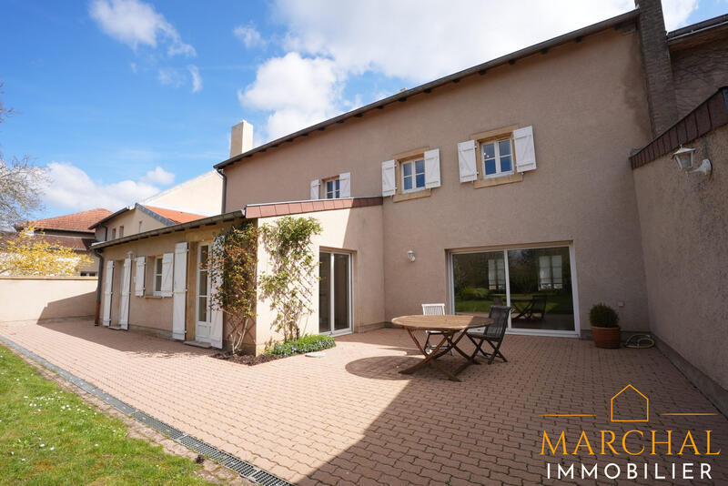 Maison - 210 m² - 8 pièces