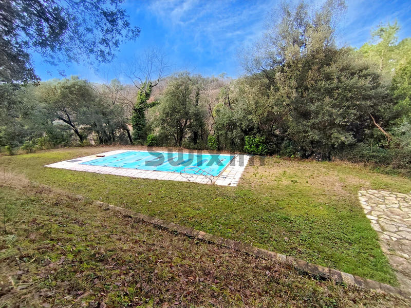 Maison - 254 m² - 13 pièces