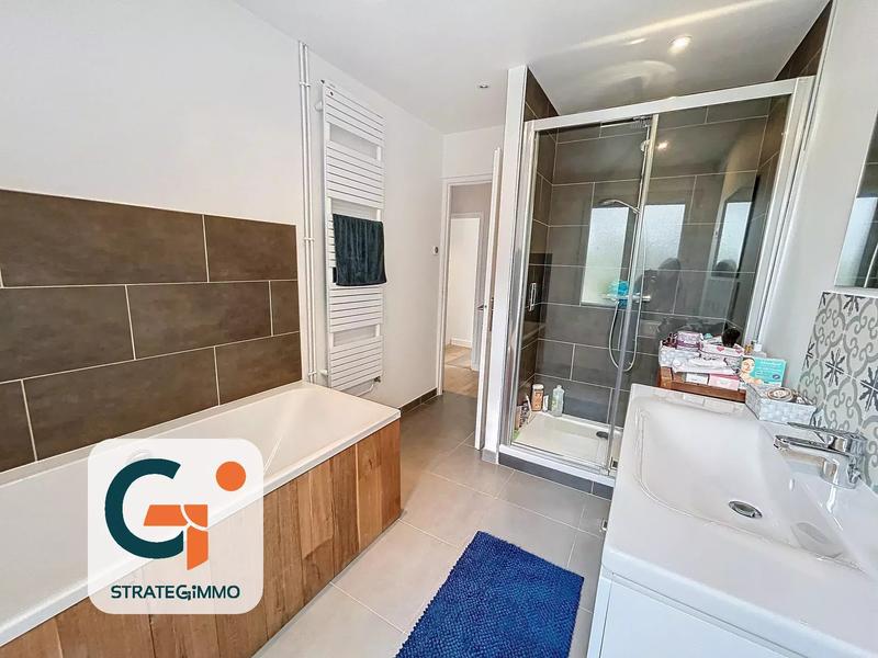 Maison - 240 m² - 7 pièces