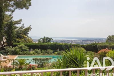 Appartement - 90 m² - 4 pièces