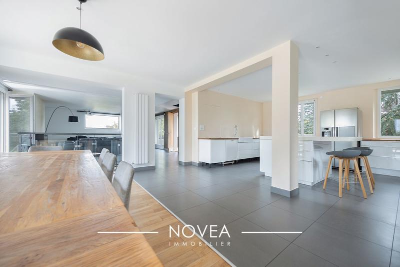 Maison - 296 m² - 8 pièces