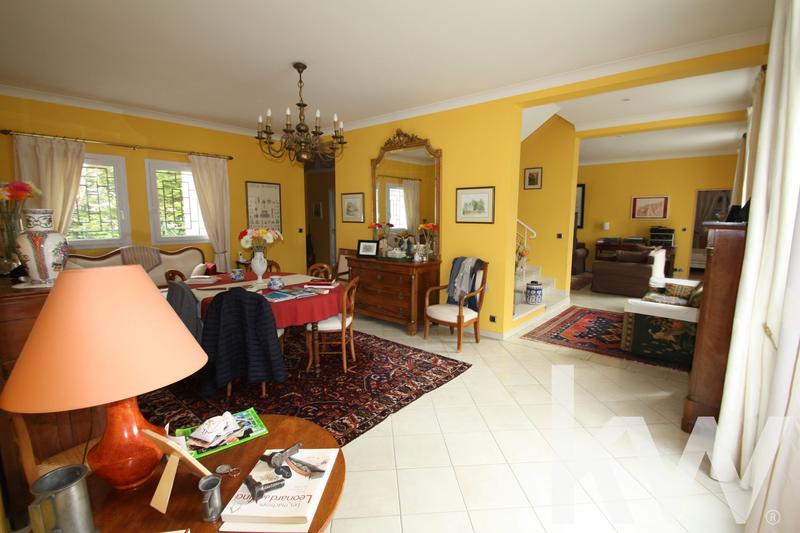 Maison - 219 m² - 7 pièces