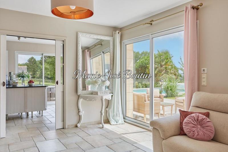 Maison - 230 m² - 7 pièces