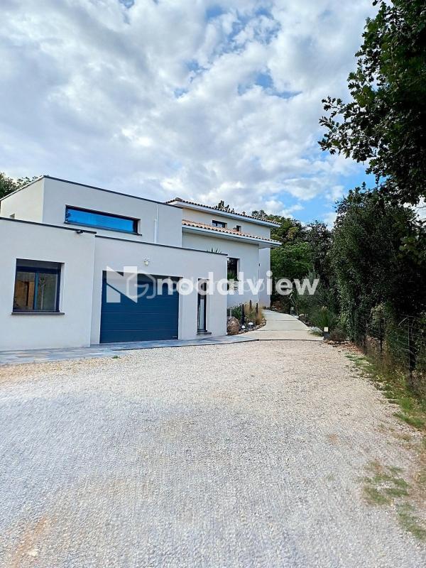 Villa - 220 m² - 8 pièces