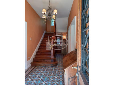 Maison - 303 m² - 12 pièces