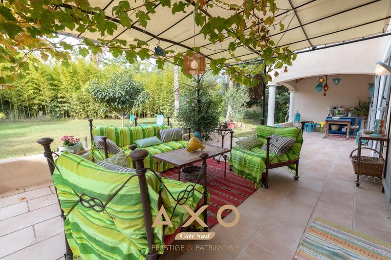 Propriété - 164 m² - 6 pièces