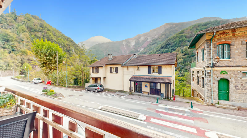 Appartement - 85 m² - 5 pièces