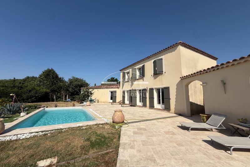 Villa - 208 m² - 4 pièces