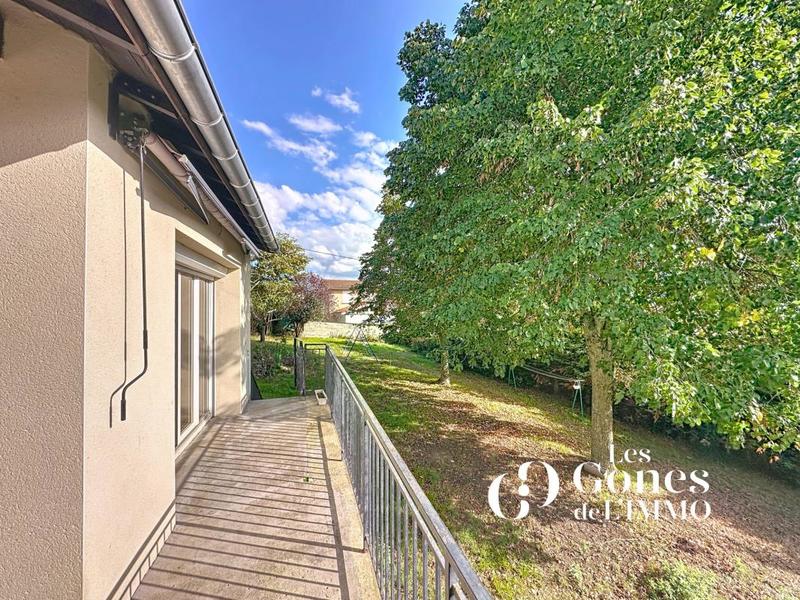 Maison - 235 m² - 8 pièces