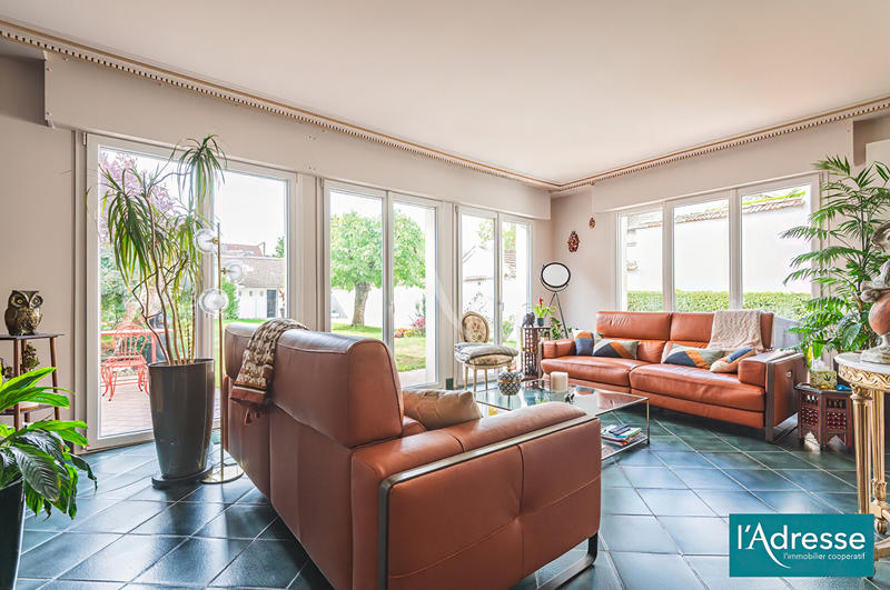 Maison - 208 m² - 10 pièces