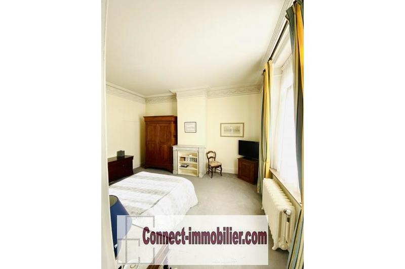 Maison - 257 m² - 9 pièces