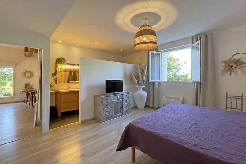 Mas - 1 200 m² - 25 pièces