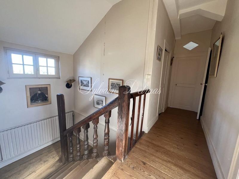 Maison - 600 m² - 5 pièces