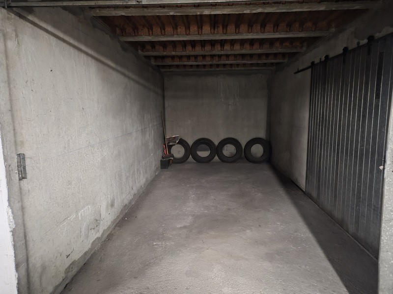 Parking / Garage - 11 m²