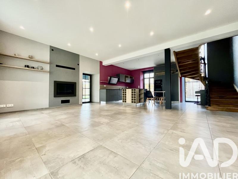 Maison - 225 m² - 10 pièces