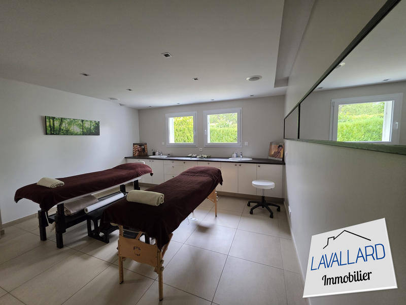 Maison - 320 m² - 10 pièces