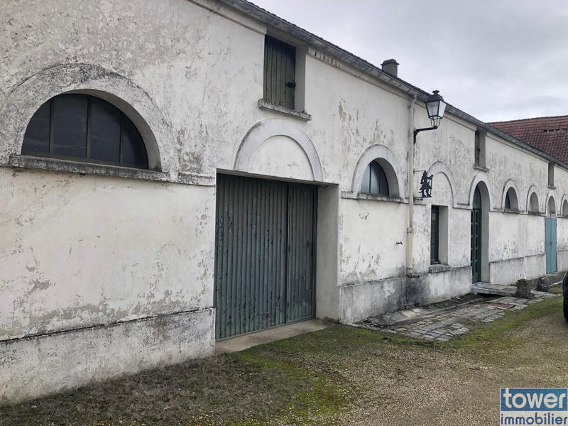 Propriété - 995 m² - 10 pièces