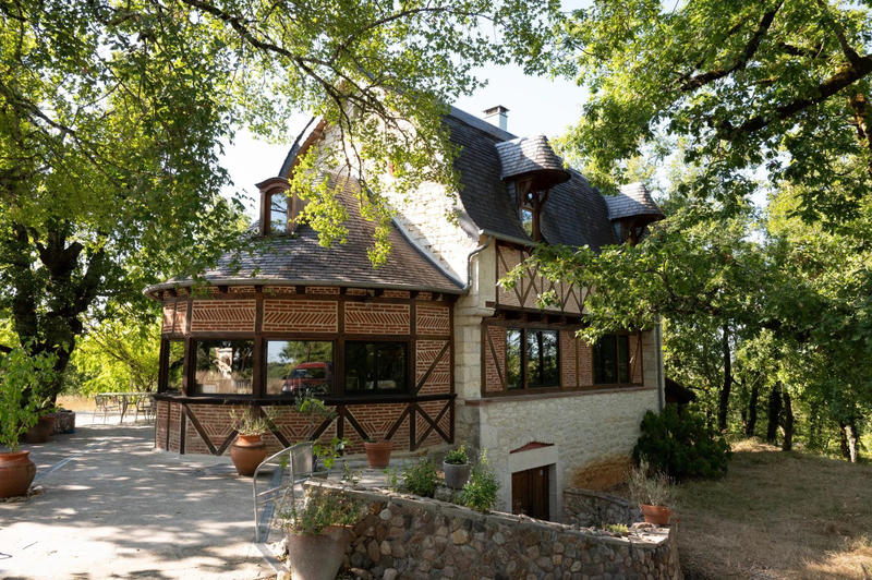 Maison - 230 m² - 9 pièces