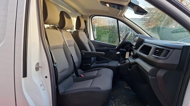 Renault Trafic l1h1 3000 kg blue dci 130 confort