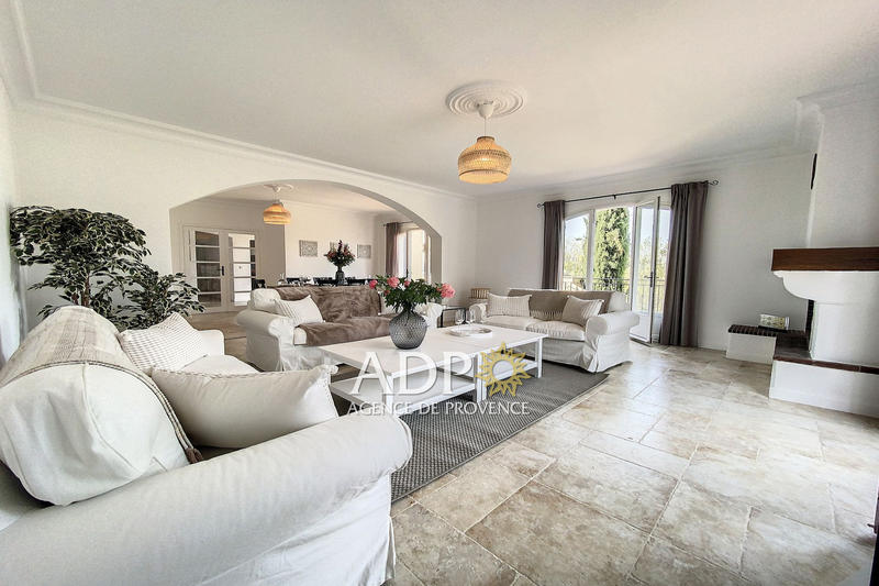 Maison - 250 m² - 7 pièces