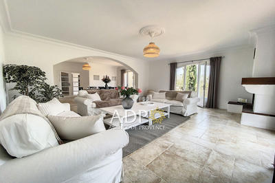 Maison - 250 m² - 7 pièces